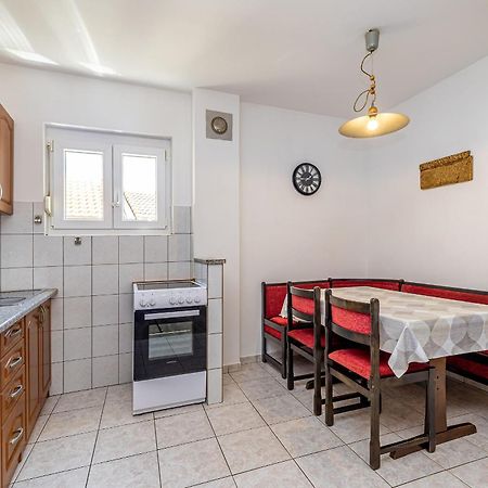 Private Accommodation Stara Baska Ngoại thất bức ảnh