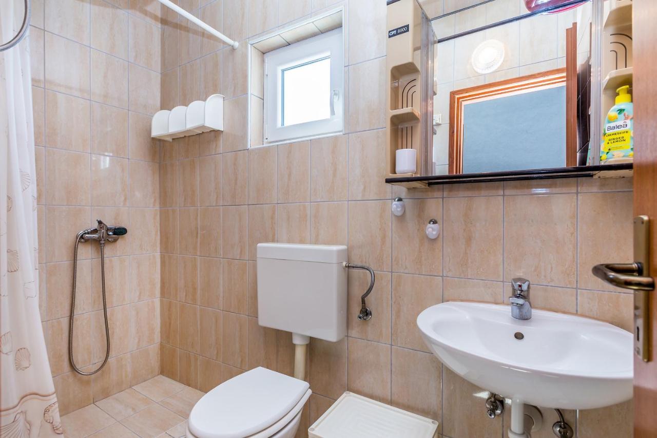 Private Accommodation Stara Baska Ngoại thất bức ảnh