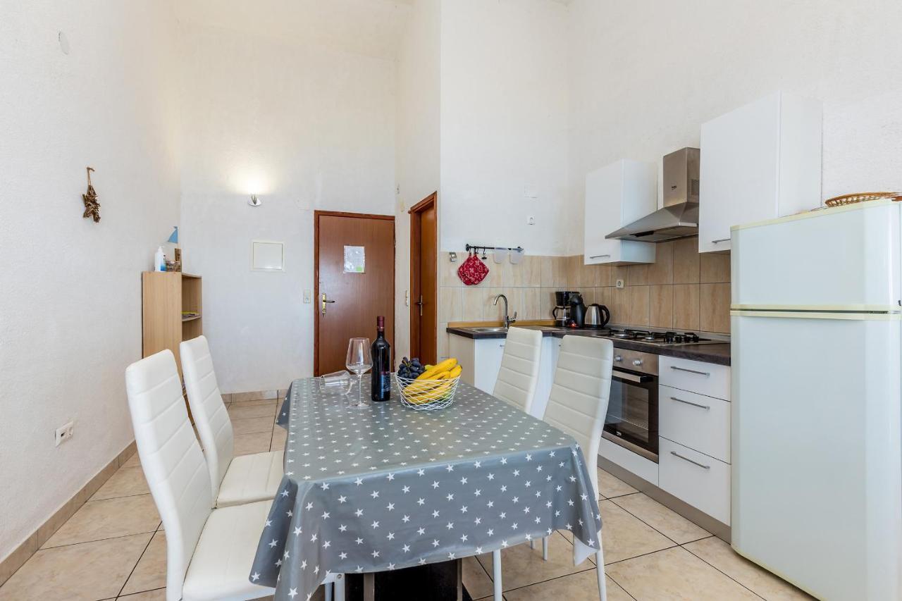 Private Accommodation Stara Baska Ngoại thất bức ảnh