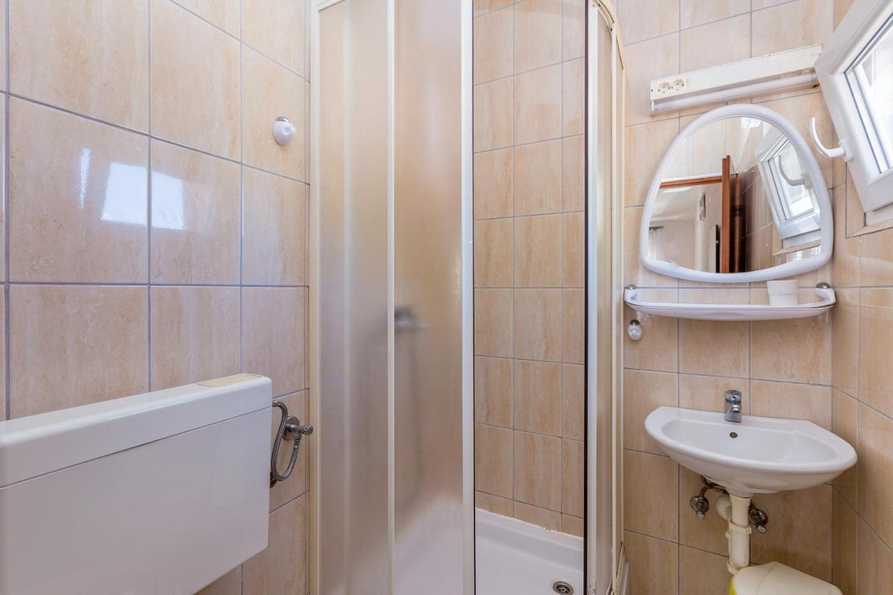Private Accommodation Stara Baska Ngoại thất bức ảnh
