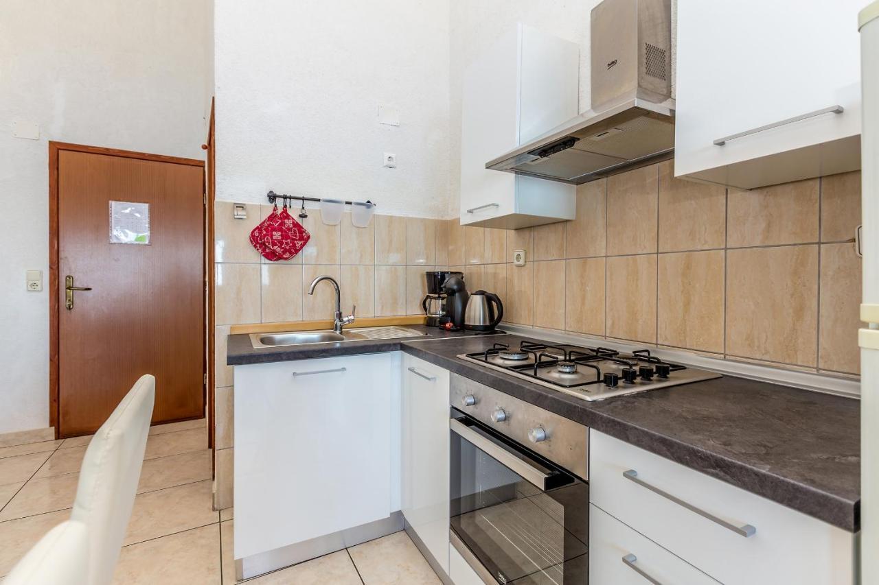 Private Accommodation Stara Baska Ngoại thất bức ảnh