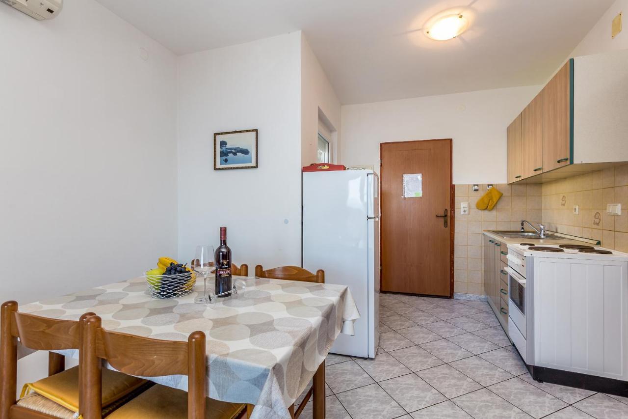 Private Accommodation Stara Baska Ngoại thất bức ảnh