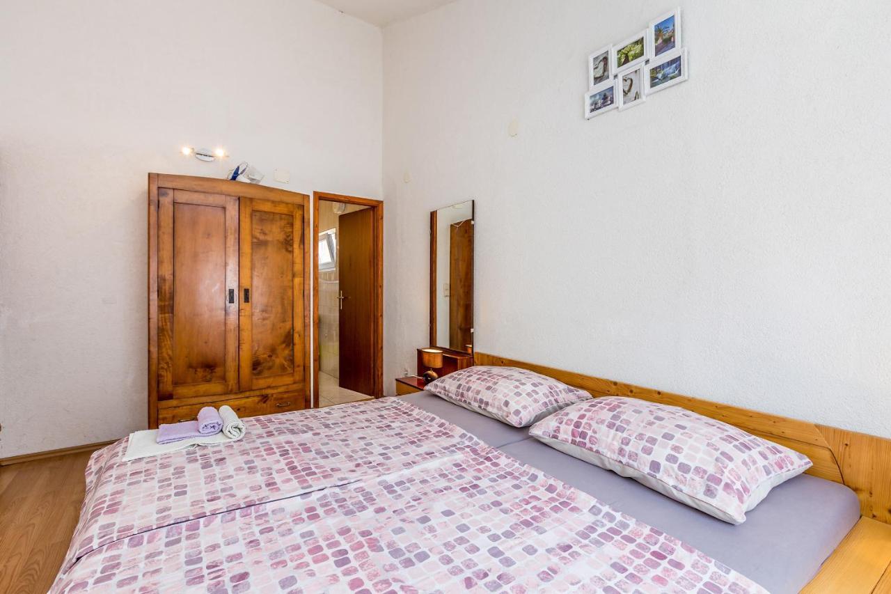 Private Accommodation Stara Baska Ngoại thất bức ảnh