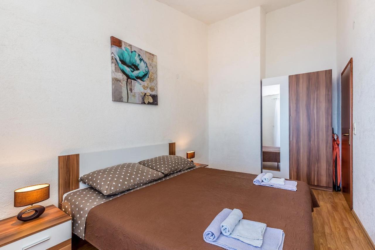 Private Accommodation Stara Baska Ngoại thất bức ảnh