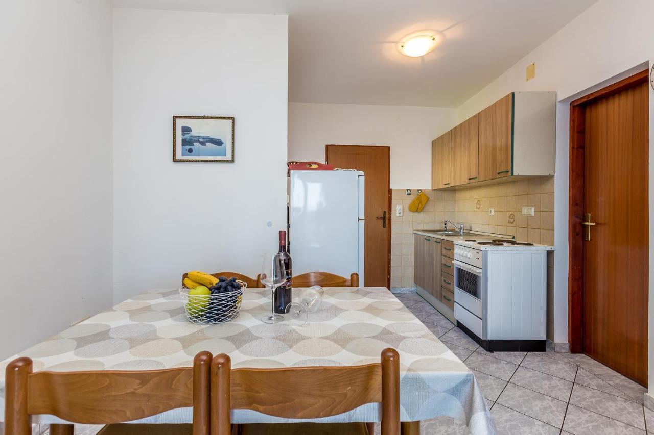 Private Accommodation Stara Baska Ngoại thất bức ảnh