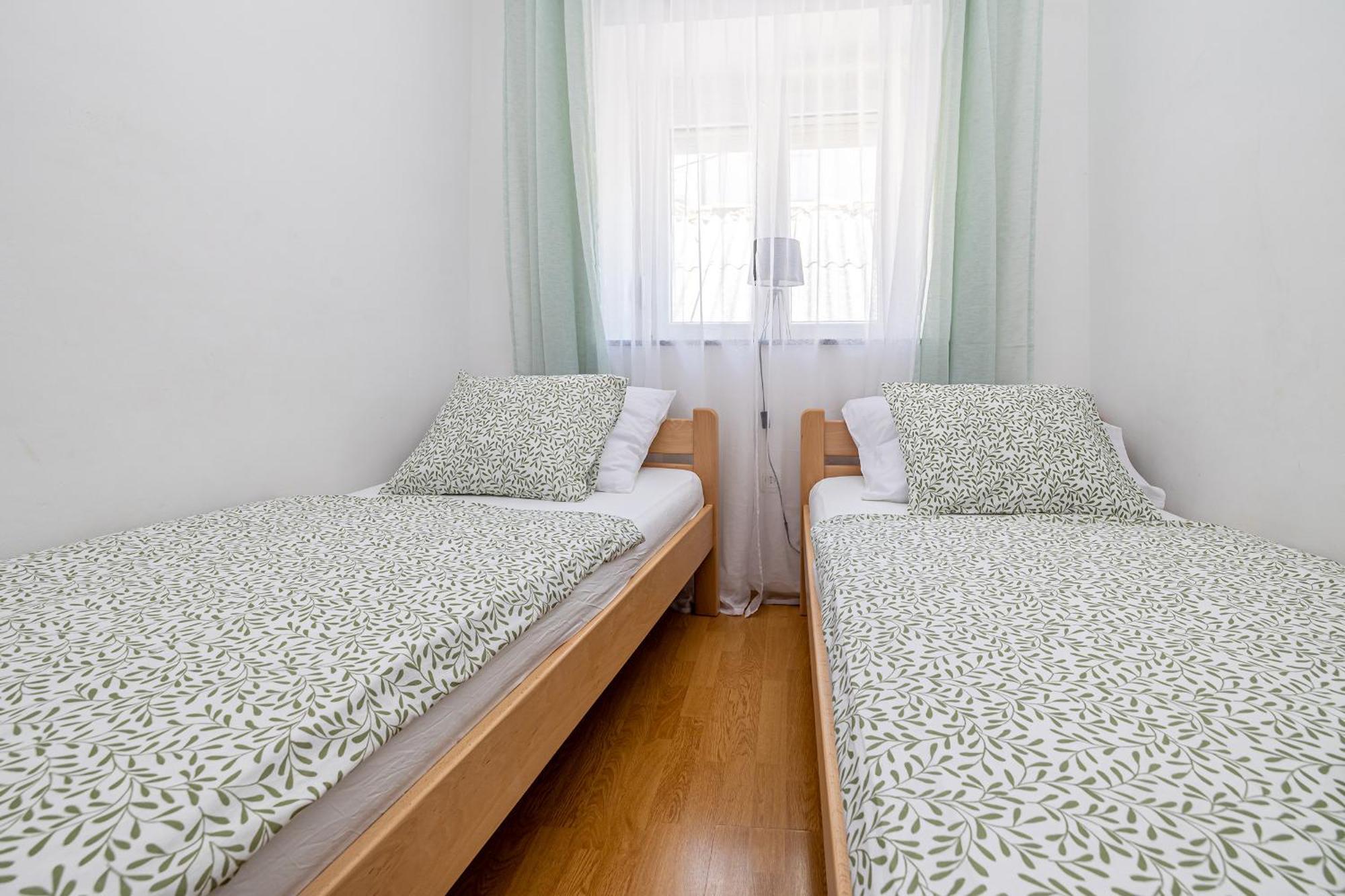 Private Accommodation Stara Baska Ngoại thất bức ảnh